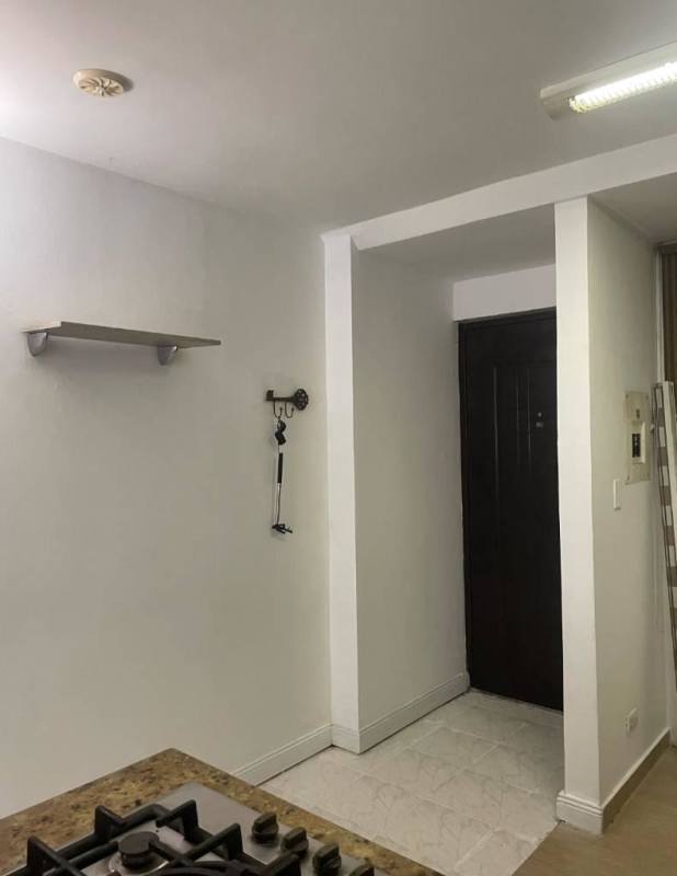 Contemporary small bathroom with walk-in shower and vanity in PH Bellavista Tower Panama