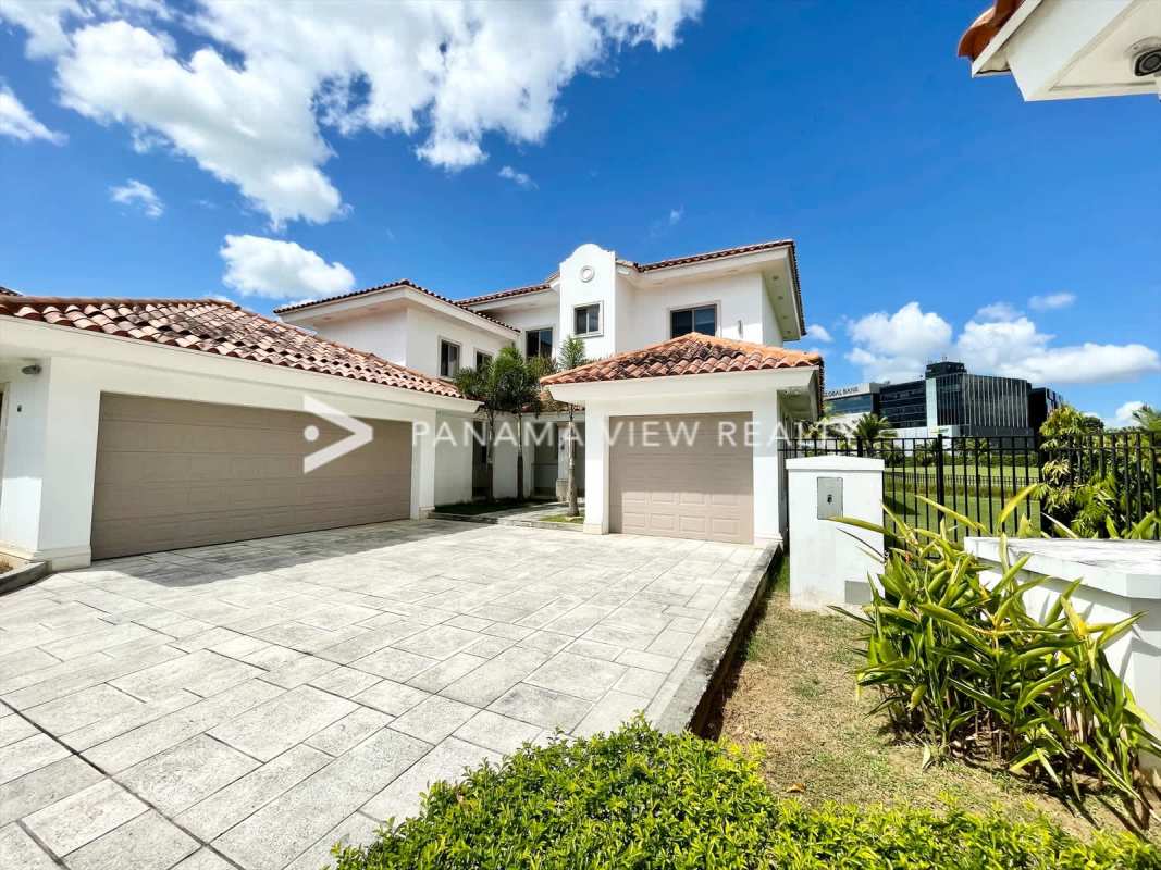 Spacious gourmet kitchen with island granite counters premium appliances in Fairway Estates Santa Maria Panama
