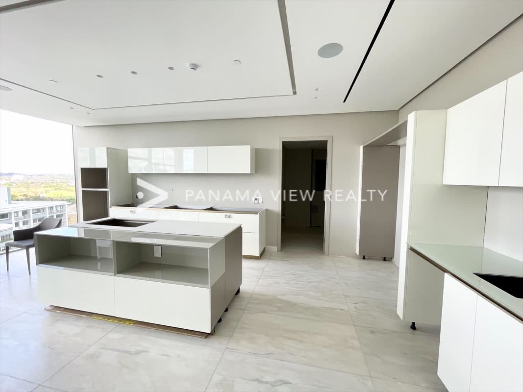 Elegant marble bathroom with modern fixtures in La Maison by Fendi Casa Panama