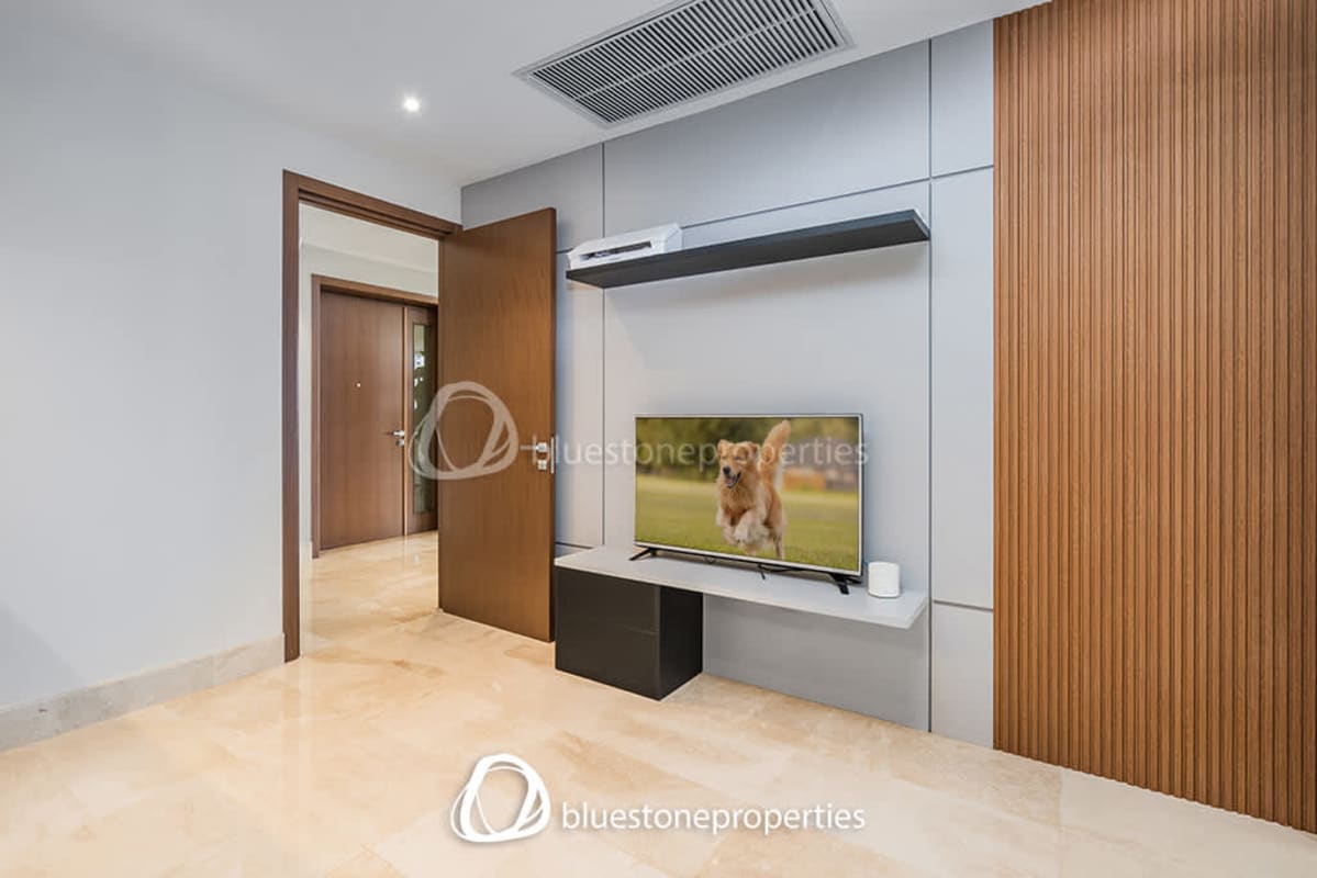 Large master bedroom with ensuite, walk-in closet, golf and ocean views Santa Maria Panama