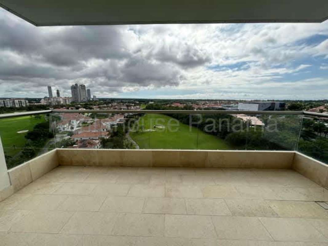 Elegant building lobby with modern finishes at PH Greenview Santa Maria Panama City