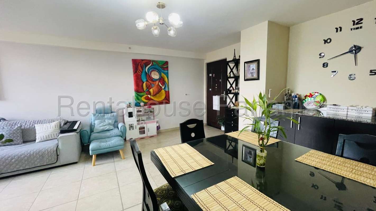 Second bedroom with built-in closet, AC, ceiling fan, city view at PH Vista Verde Tower Carrasquilla Panama