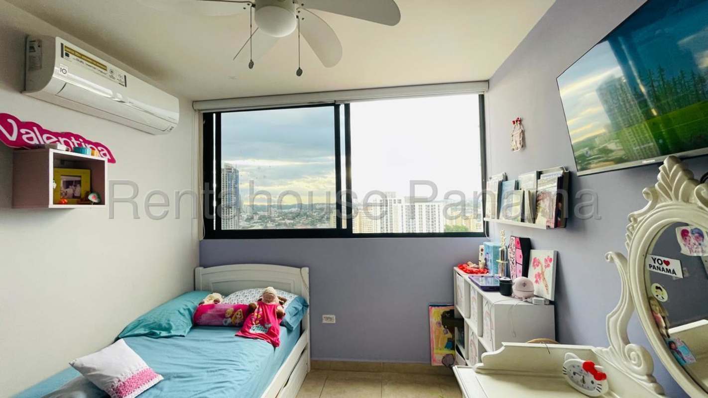 Fully equipped kitchen with granite counters, cabinets, appliances in PH Vista Verde Tower Carrasquilla