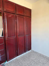 Bathroom with terracotta tiles, shower with frosted glass in house for rent Villa Laura David