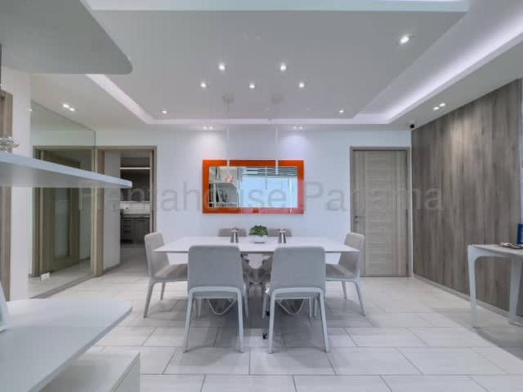 Modern dining area with ceramic tile and accent mirror PH The Towers San Francisco Panama