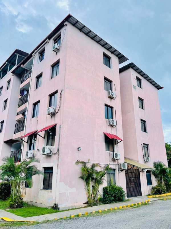 Balcony with metal railing overlooking city and greenery, apartment in Rio Abajo Panama