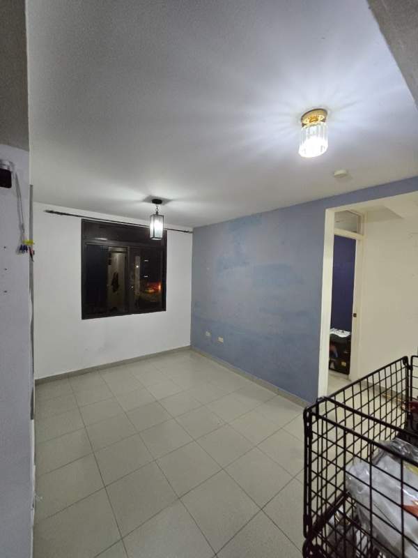 Spacious living room with tiled floor and blue accent wall in Vista Hermosa apartments Rio Abajo Panama