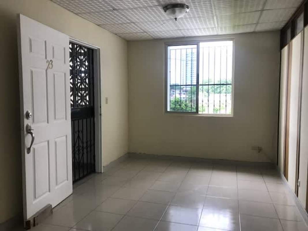 Compact kitchen with upper cabinets, stainless sink and backsplash in PH Oxford Tower Carrasquilla Panama