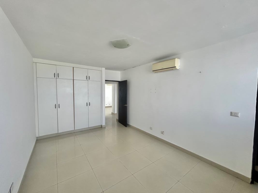 Floor-to-ceiling windows in apartment with panoramic ocean and skyline views, PH San Francisco Bay Panama City