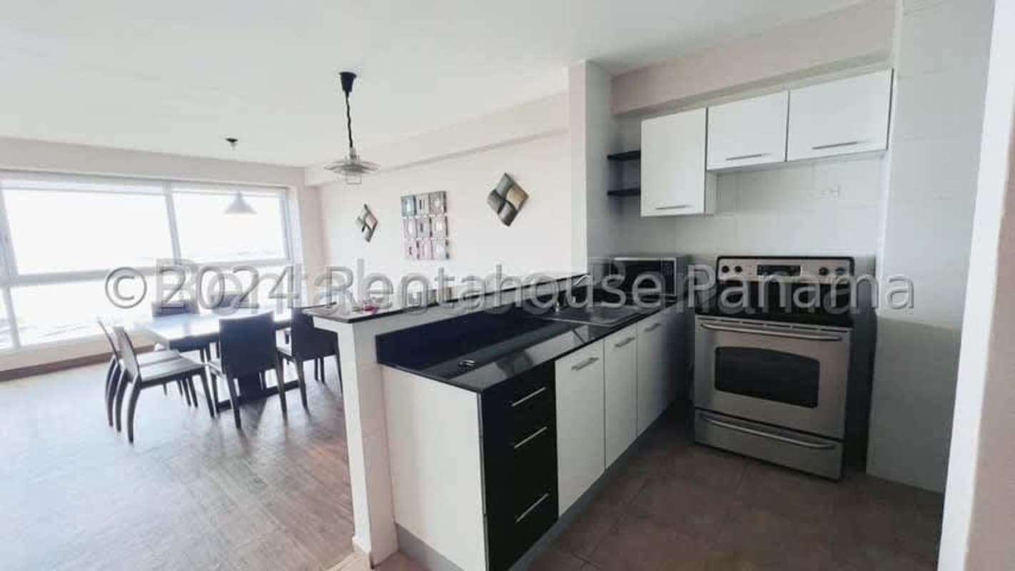 Skyline infinity pool on rooftop with ocean background PH Bayfront Avenida Balboa