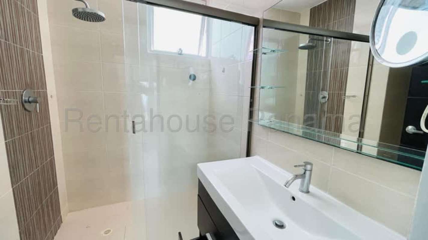 Bright kitchen with granite countertops, cabinets, and stove in Clayton Park Panama