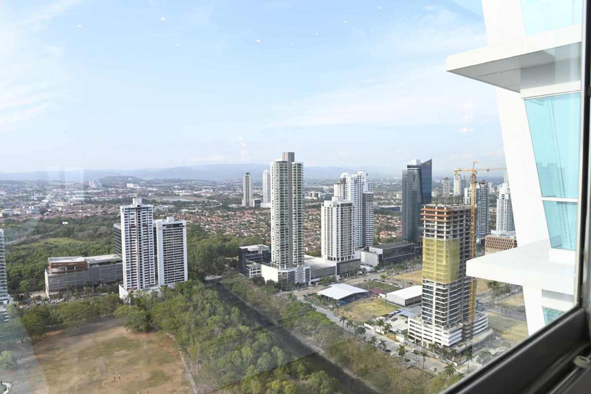 Luxurious bathroom with marble countertops, glass-enclosed shower in PH Titanium Costa del Este Panama