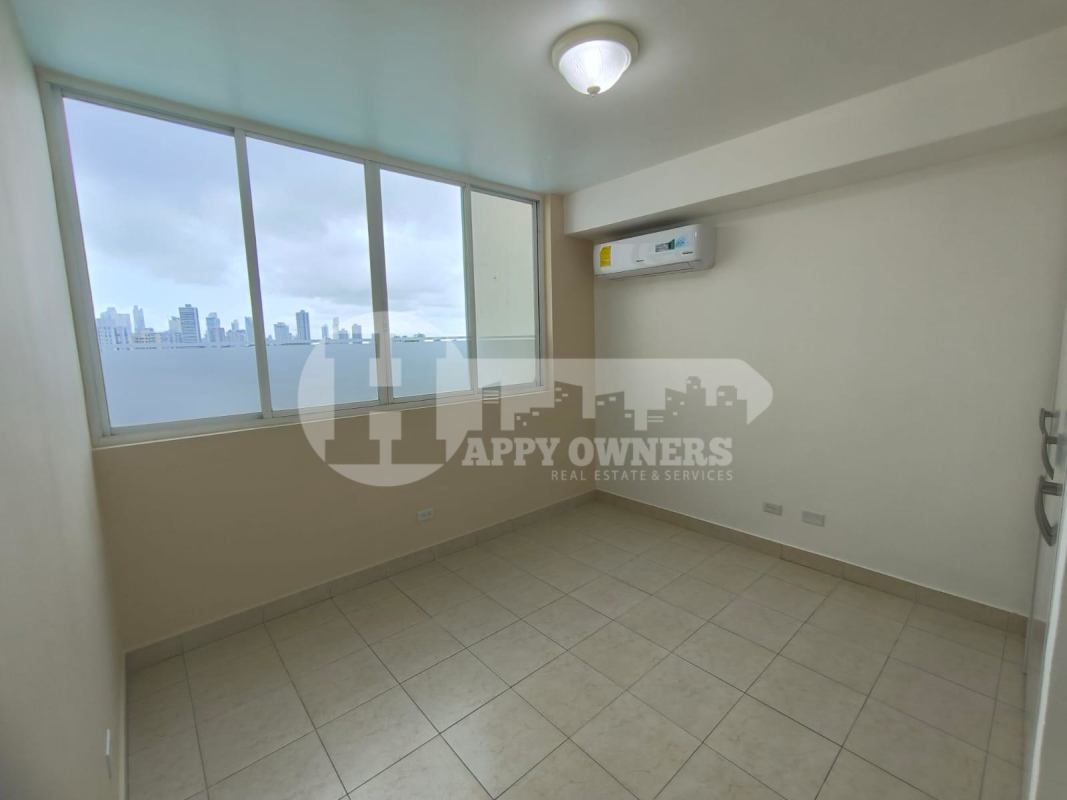 Secondary bedroom with tiled flooring and large window PH Majestic Garden Edison Park Panama City