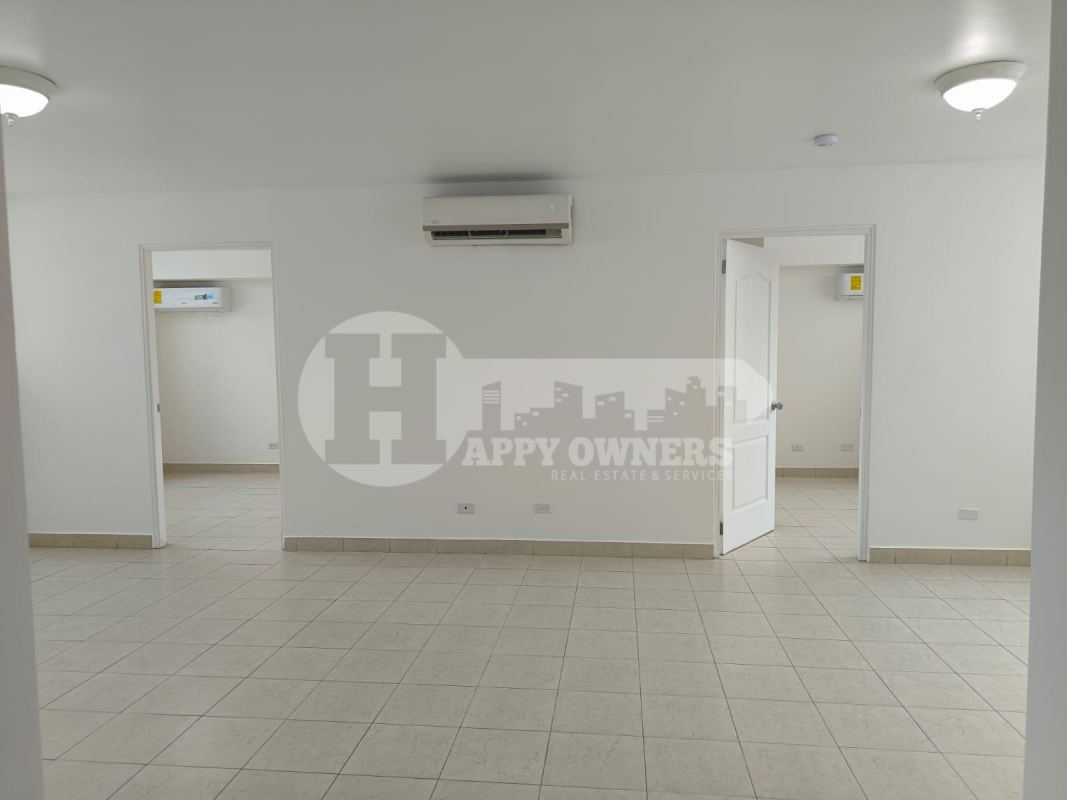 Laundry room with gas heater and utility sink in PH Majestic Garden Edison Park Panama City