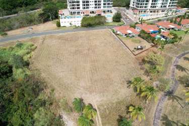 Aerial image of oceanfront vacant lot facing golf course inside Vista Mar Panama