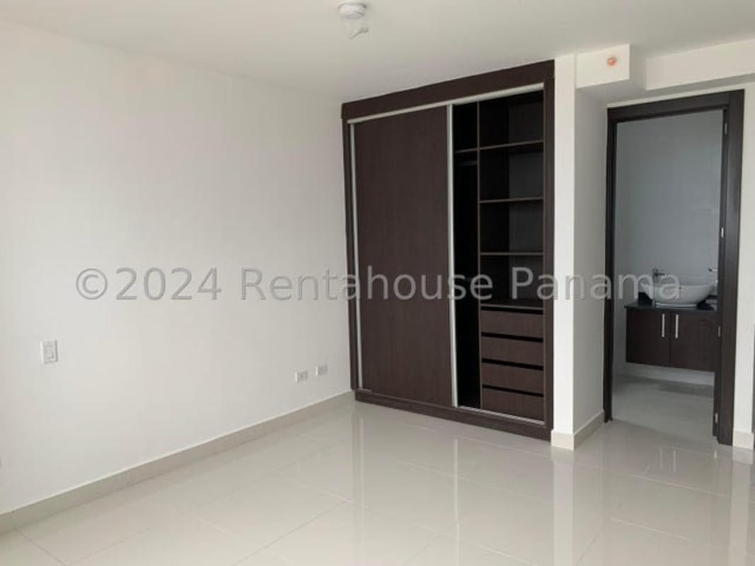 Kitchen area with granite countertops and natural light in PH Carreras Tower El Cangrejo Panama