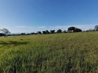 Vacant mountain-view lot for home construction in secure Boquete community