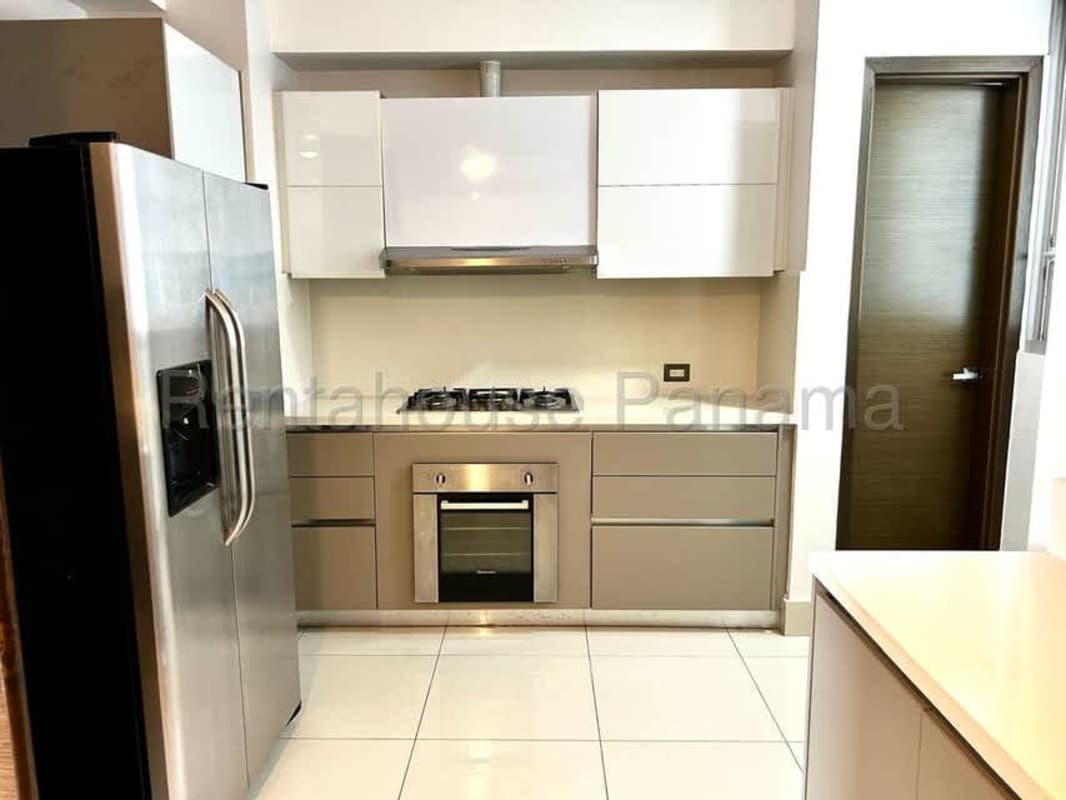 Kitchen with stainless steel appliances and quartz countertops in PH Bali Costa del Este