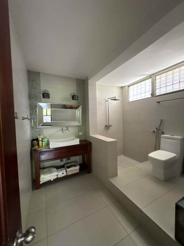 Large bathroom with walk-in shower and modern vanity PH Vista Hermosa El Cangrejo Panama