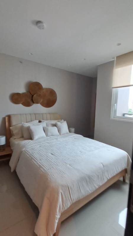 Bedroom with large window, closet, natural lighting PH Lemon Tower Bella Vista Panama