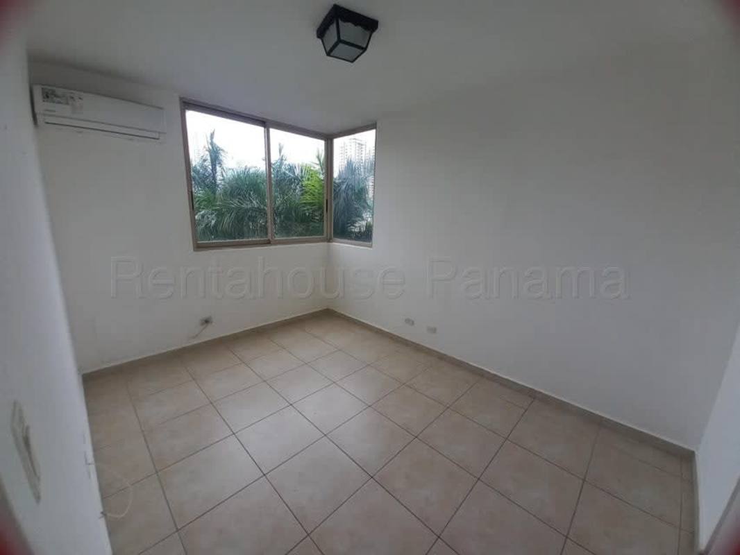 Bright master bedroom with ensuite bathroom, large windows in PH San Francisco Bay Panama