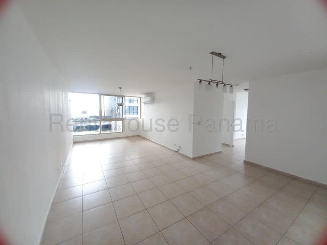 Living and dining open layout with large windows PH San Francisco Bay Panama