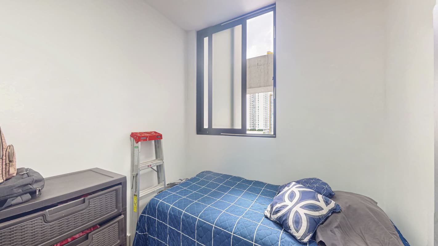 Master bedroom with built-in closet, large window, city views at PH Victory Sport Panama