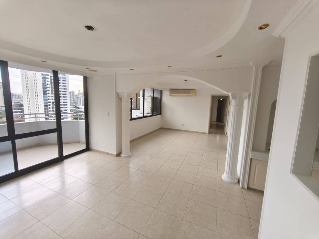 Outdoor swimming pool with sunbathing deck at PH Plaza Real San Francisco Panama