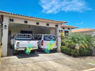 Modern 3BR House with Terrace in Sunset Hills Costa Verde