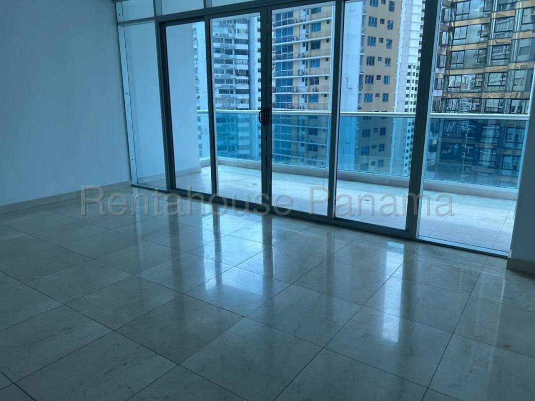Ample dining area with city views in spacious apartment Punta Paitilla Panama