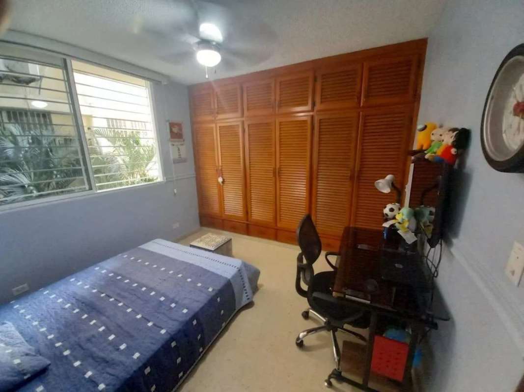 Bedroom built-in wardrobe study desk large window PH El Carmen Panama