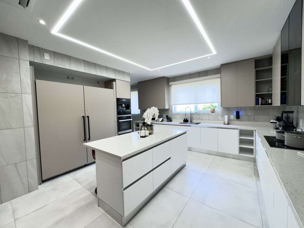 Large bedroom with tile floors, walk-in closet and split inverter AC in luxury house The Woods Santa María Panama