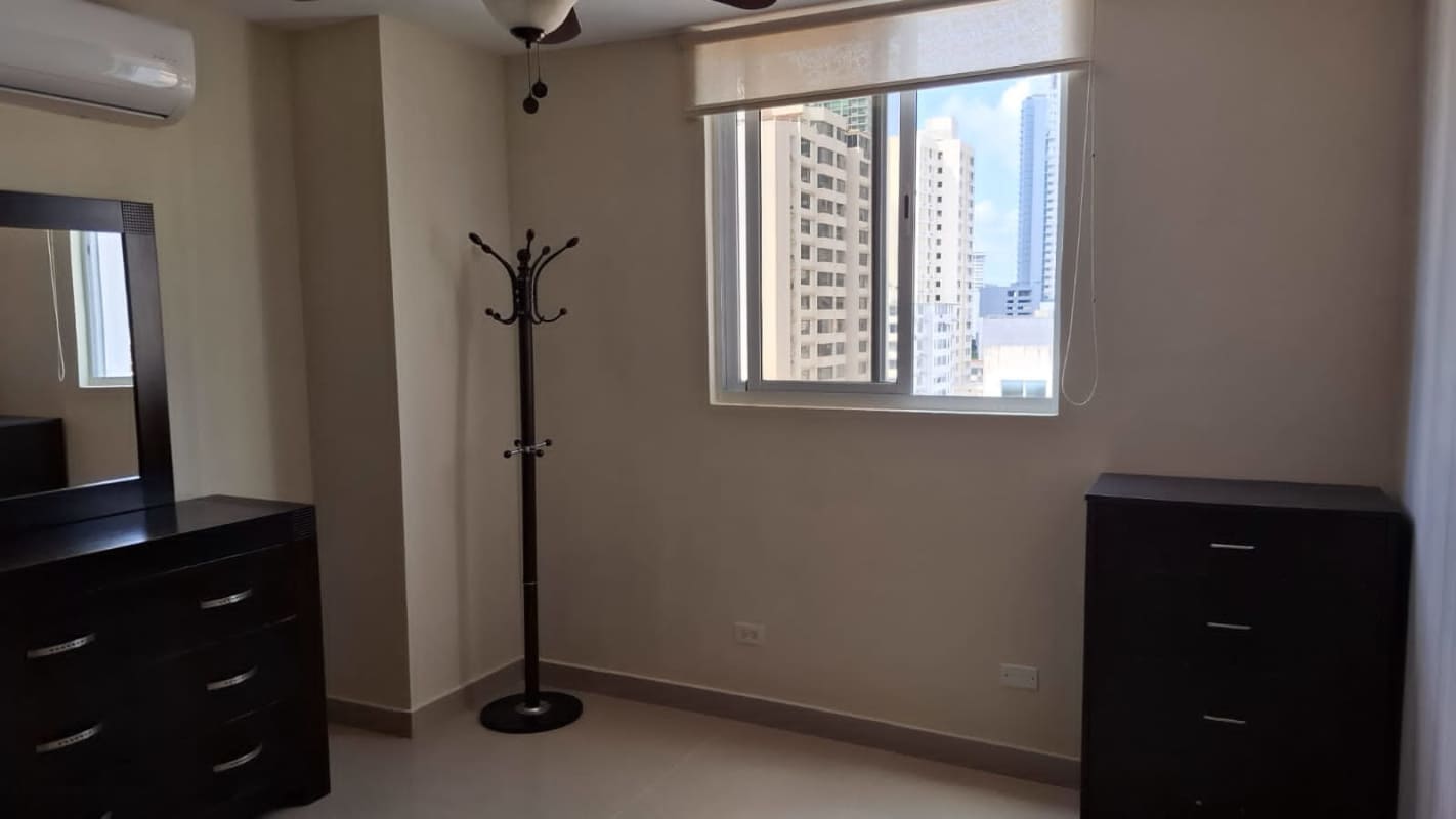Master bedroom with walk-in closet, ensuite bathroom, city view in PH Nuevo Obarrio Panama