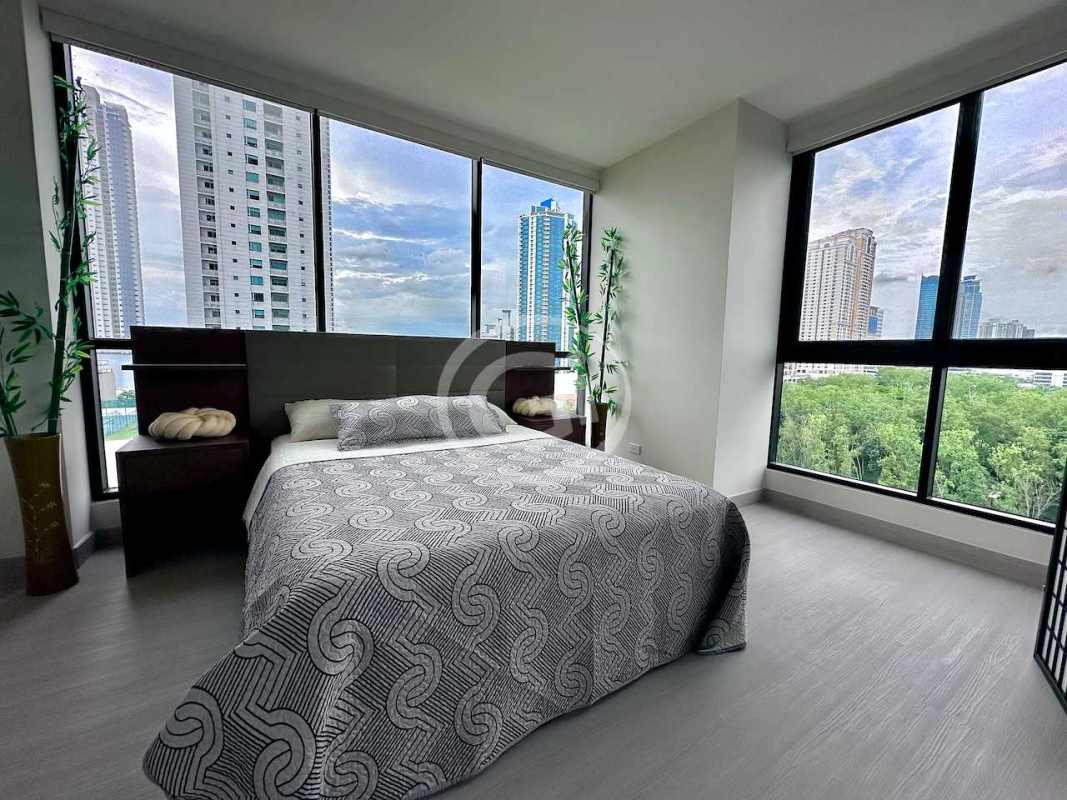 Infinity pool on the rooftop overlooking Panama City skyline at PH Arcadia Costa del Este