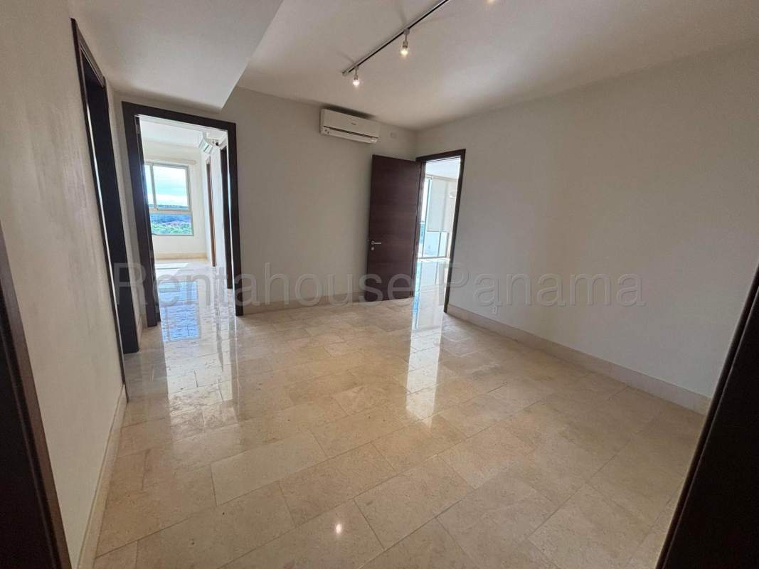 Spacious bedroom large windows with golf course view Greenview Santa María Panama