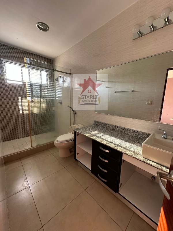 Bright master bedroom with walk-in closet ensuite bath in PH Olympus Brisas Norte Panama City