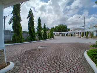 Large balcony with glass railing and tile flooring Veracruz Nuevo Arraiján Panama