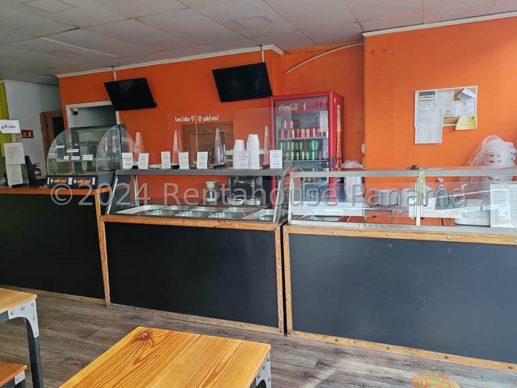 Retail commercial space with large glass windows, prime visibility in AKI Plaza San Francisco Panama