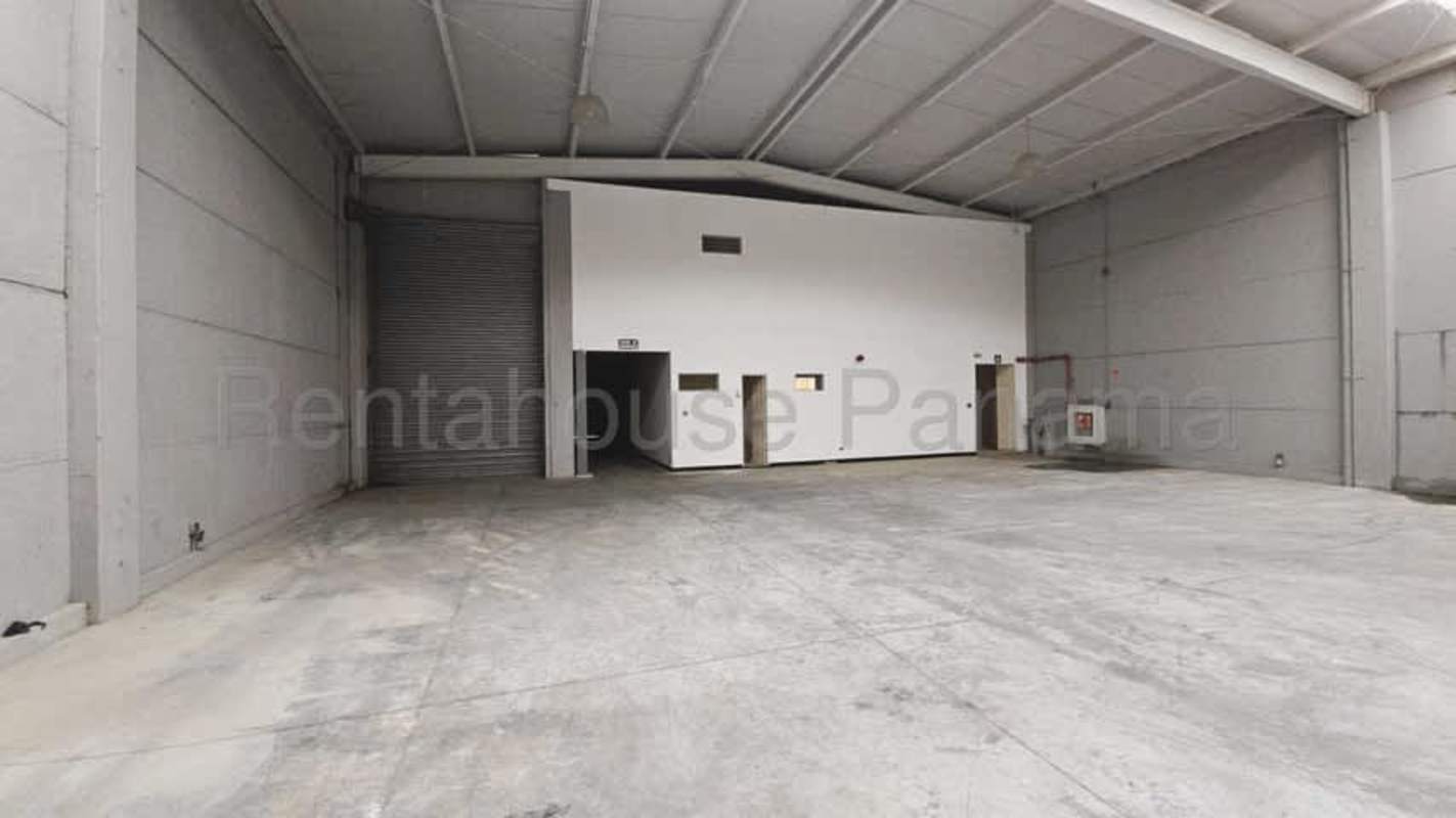 Interior view of empty warehouse with rolling door suitable for truck access in Pacora Panama