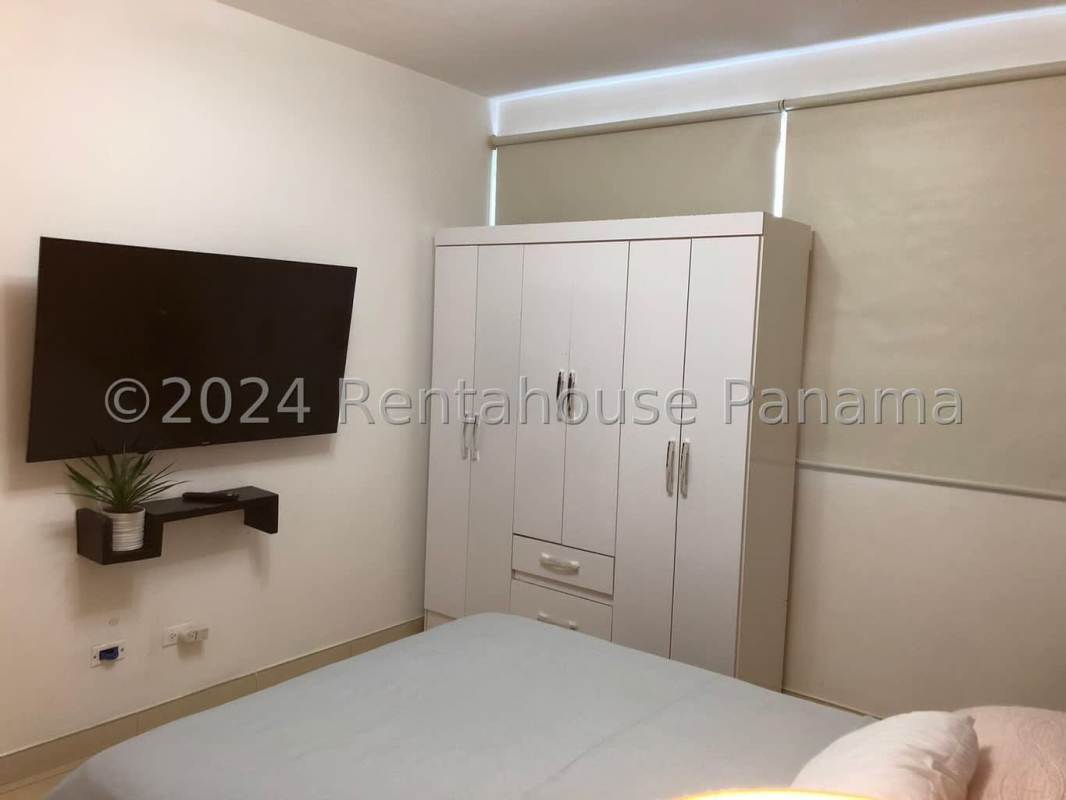 Contemporary bedroom with ocean views and built-in closet Punta Pacifica