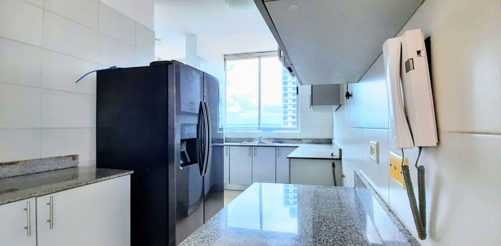 Infinity rooftop pool with ocean skyline views in PH Vista del Mar Avenida Balboa Panama