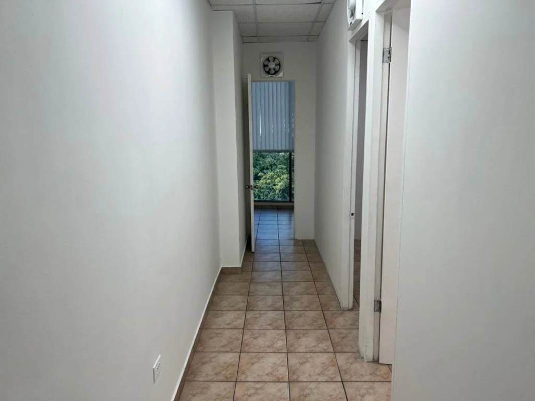 White walled empty office room with ceramic flooring Executive Tower El Dorado Panama