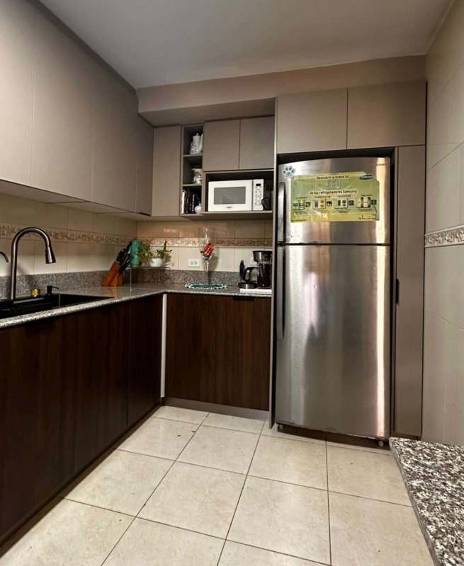 Spacious master bedroom with closet, inverter AC, tile floors in Condado del Rey Panama