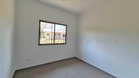 Spacious bright bedroom ready with tiled floor and large window in Villa Guadalupe David