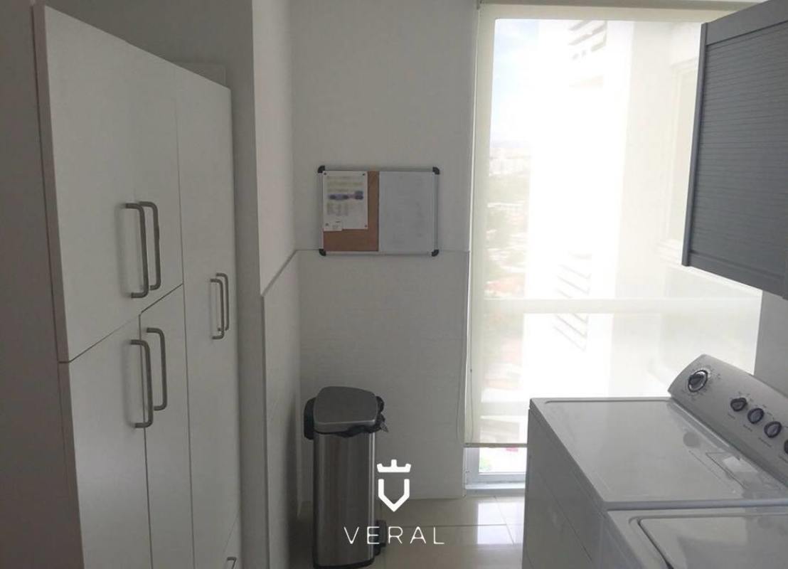 Secondary bedroom with ensuite bathroom PH Bahia del Golf Altos del Golf Panama