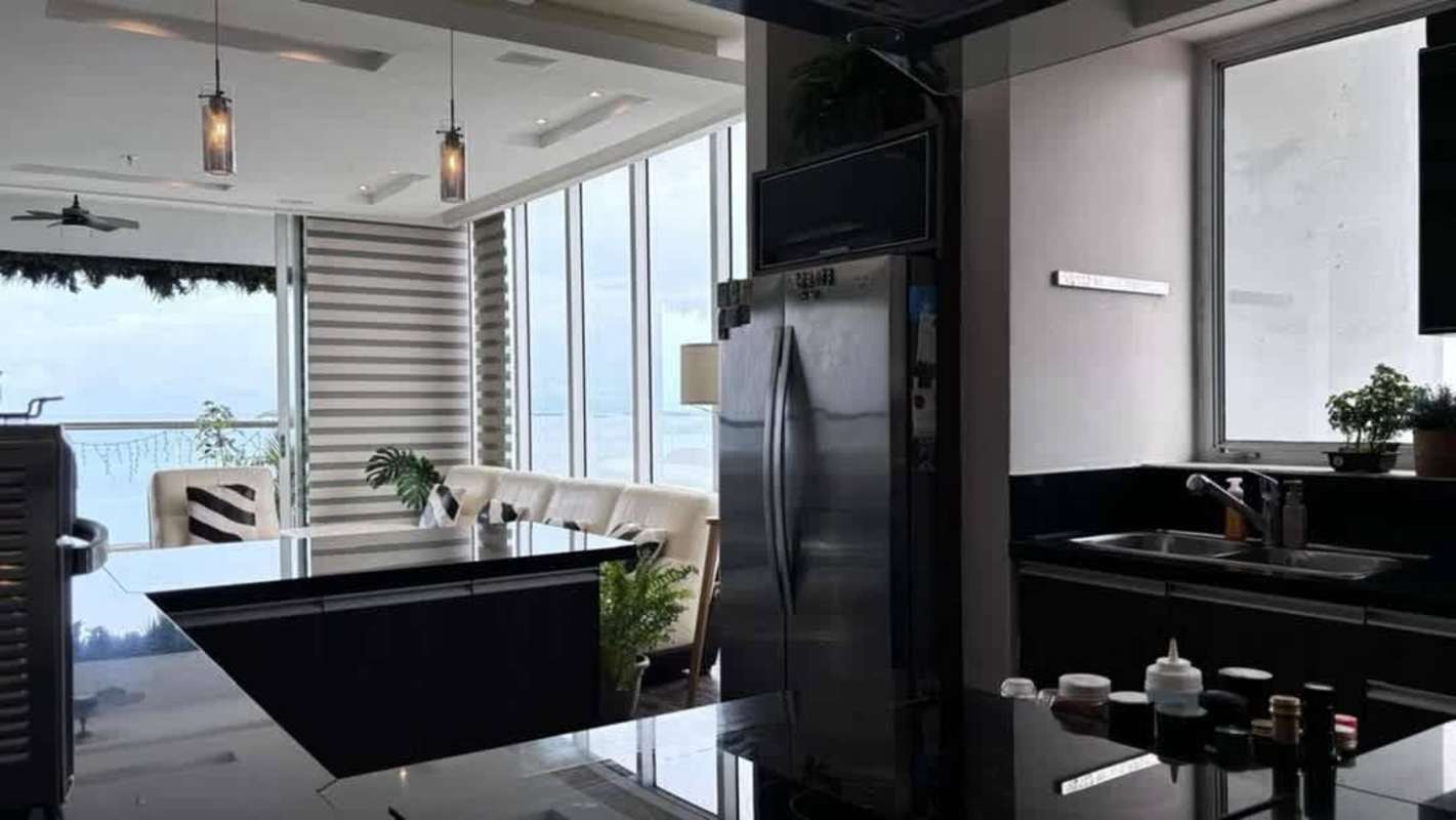 Modern kitchen with granite counters appliances in PH Rivage Avenida Balboa Panama City for sale
