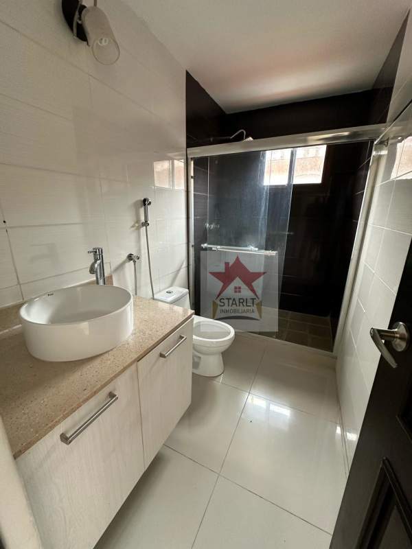 Half bath with tiled walls, vessel sink, mirror PH Green Village San Miguelito Panama