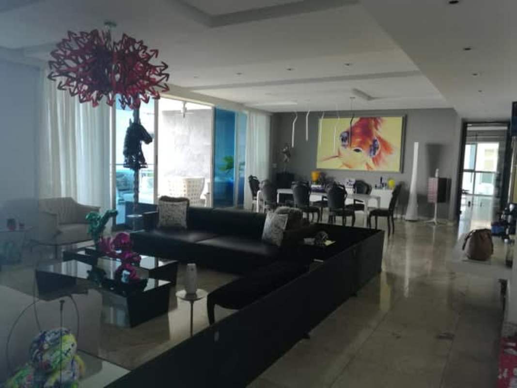 Infinity swimming pool with Pacific ocean view luxury condo PH Aqualina Panama