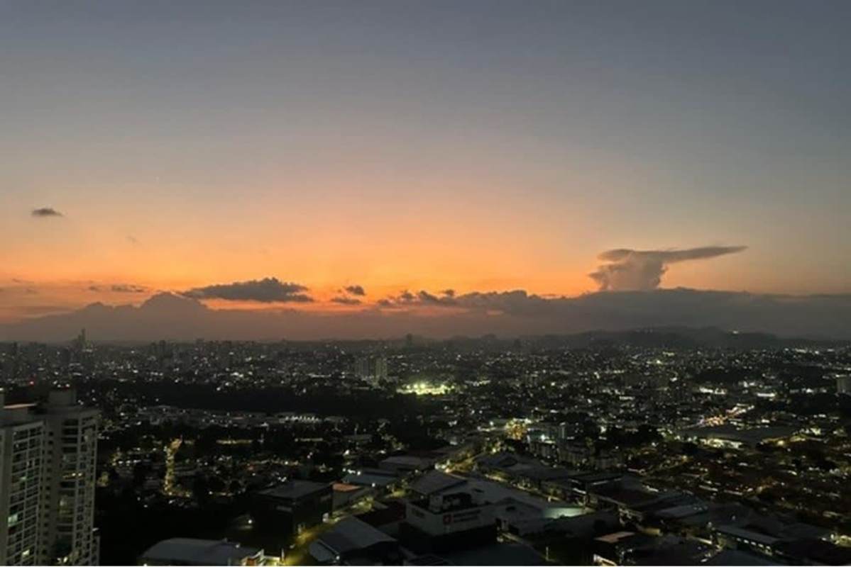 Spacious open plan living and dining room with panoramic windows and modern finishes in Costa del Este