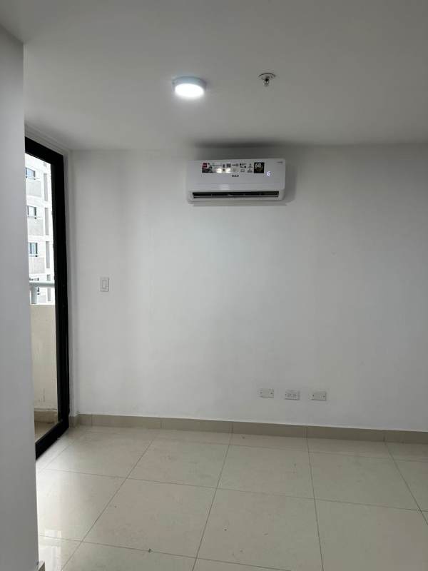 Living or dining area with tile floors, AC and balcony PH Vía España Tower